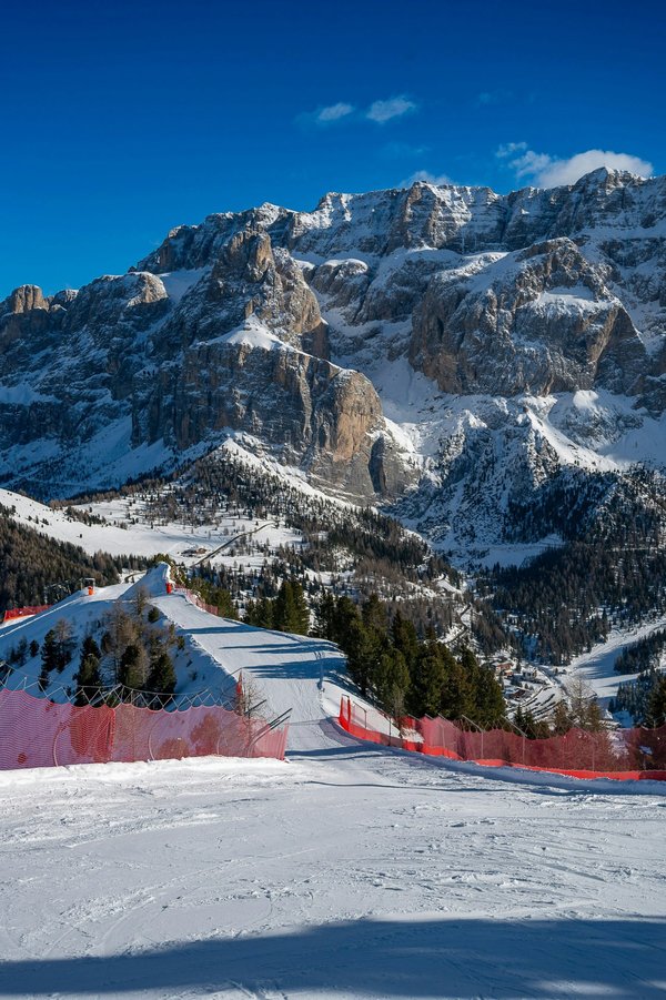 Quels sont les meilleurs itinéraires pour une randonnée dans les montagnes des Dolomites en Italie ?