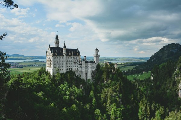 Comment choisir une croisière qui propose des excursions pour découvrir les châteaux en Allemagne?